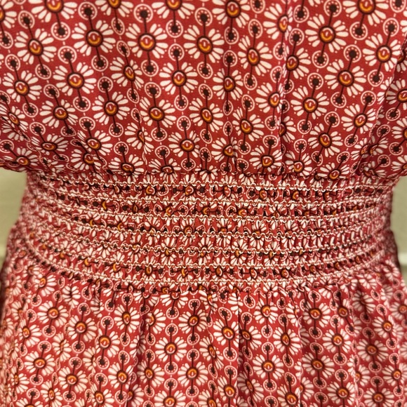 MAX STUDIO Women’s Elegant Red Patterned 3/4 Sleeve V-neck Top. Size XS - Picture 6 of 7